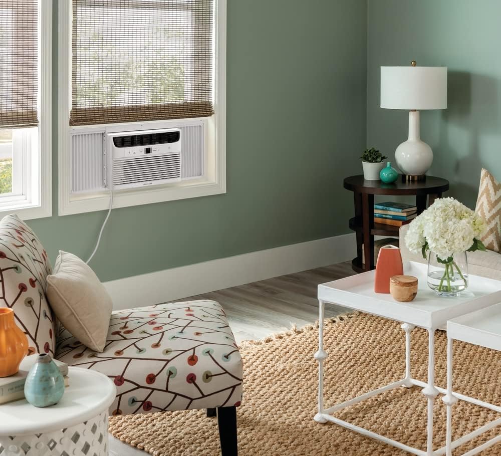 5000-watt window air conditioner, with a cooling area of 250 square feet, operates quietly, has easy and convenient temperature adjustment, 2 fan speeds, automatic restart function, and a white appearance