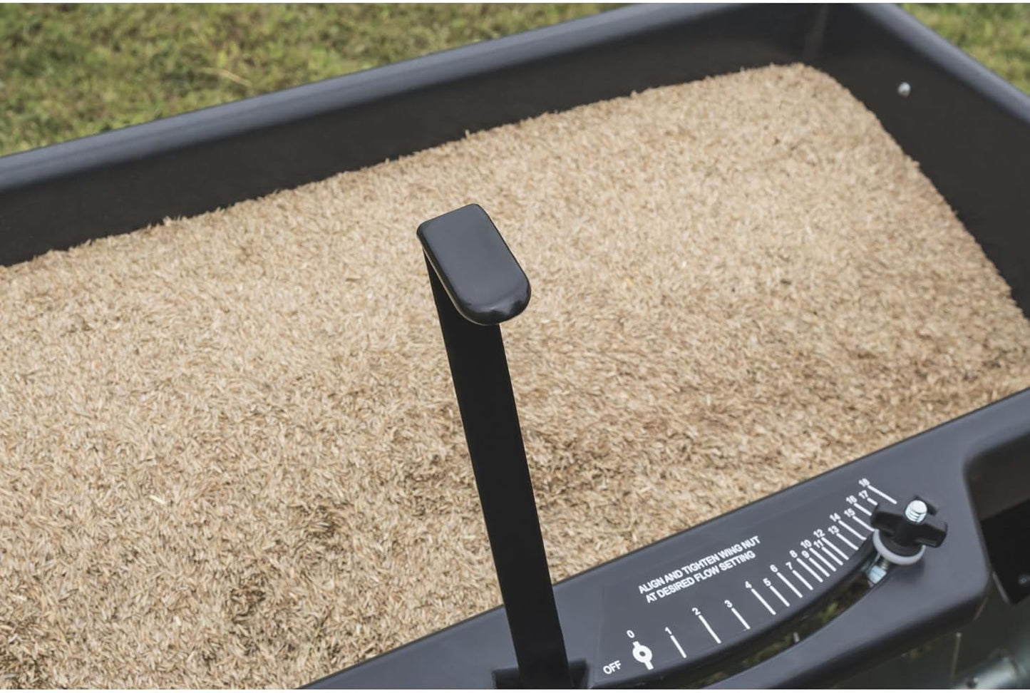 100-pound traction type seeder/seeder/sprayer, black version